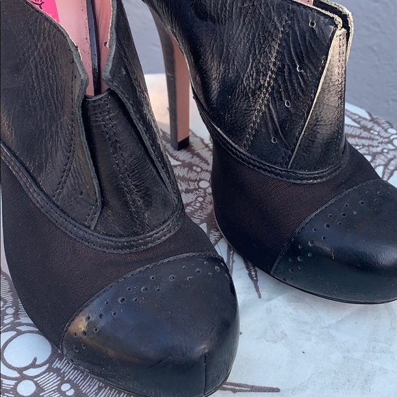 Betsey Johnson sample Laceless Spectator heels - Picture 3 of 7